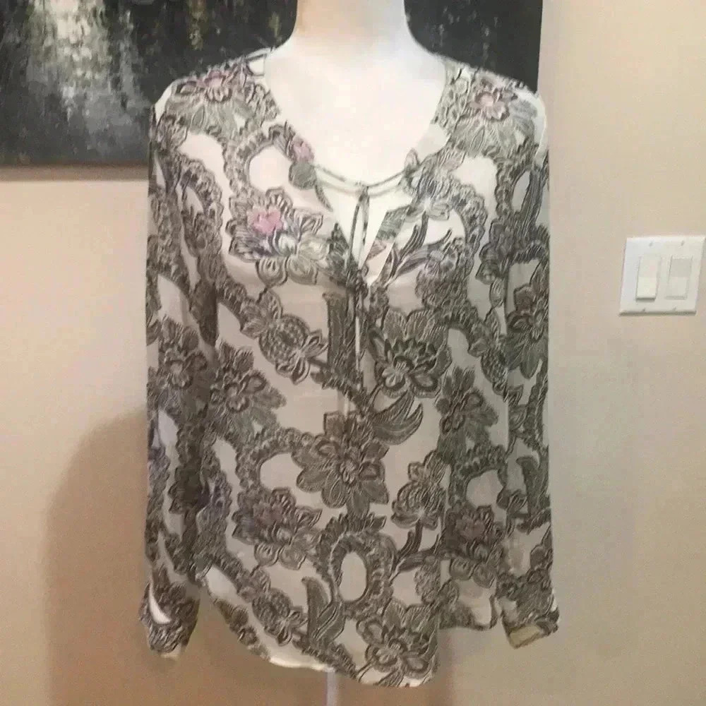 Banana Republic Sheer Cream Floral Long Sleeve Top Medium V-neck Tie Round Hem